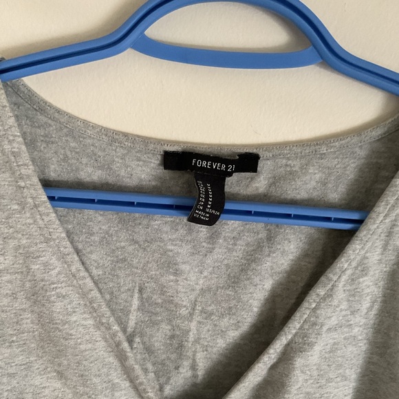 Crop forever 21 T! - Picture 2 of 2
